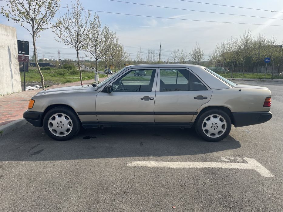 MERCEDES-BENZ E-Class 1988 — imagine 4