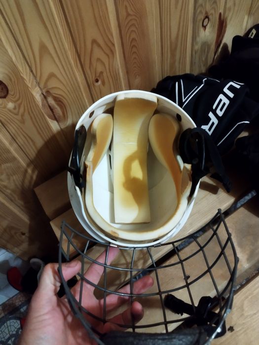 Шлем хоккейный б/у