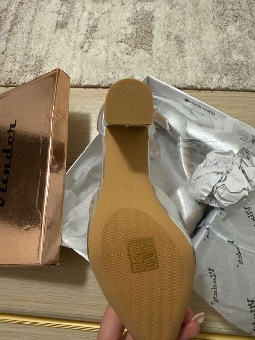 Чисто нови обувки