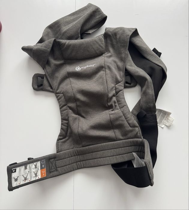 Хибритна ергономична раница за най-малките ERGOBABY EMBRACE ГРАФИТ