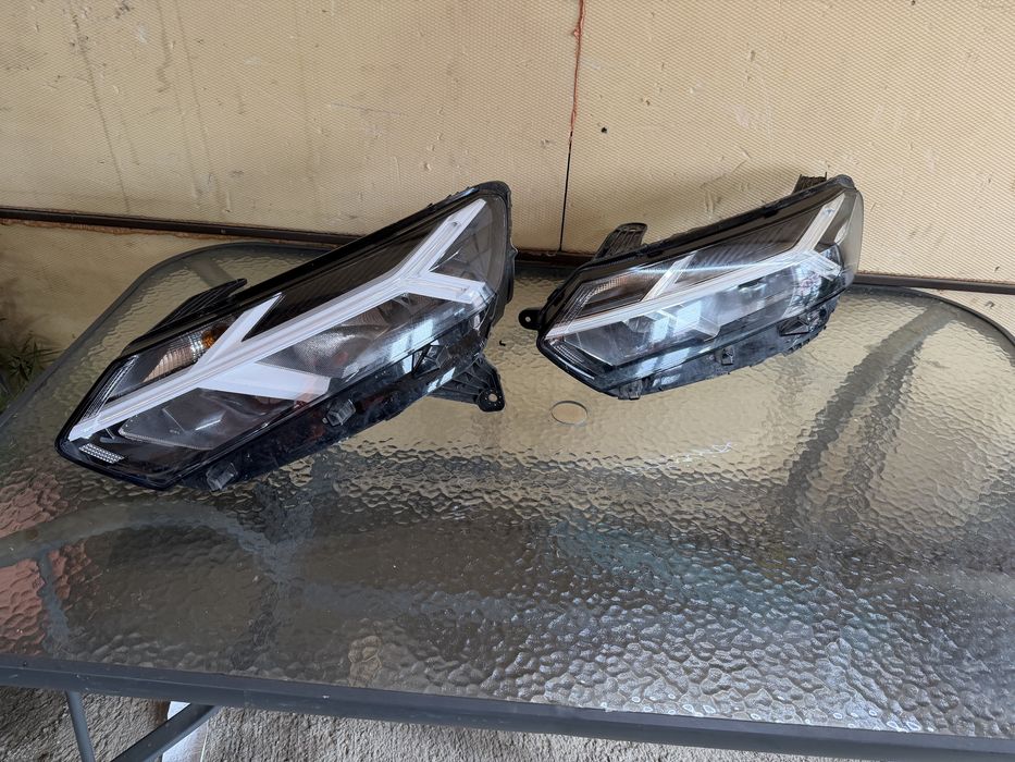 Far stanga dacia logan 3