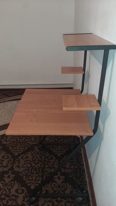 Стол компьютерный лёгкий