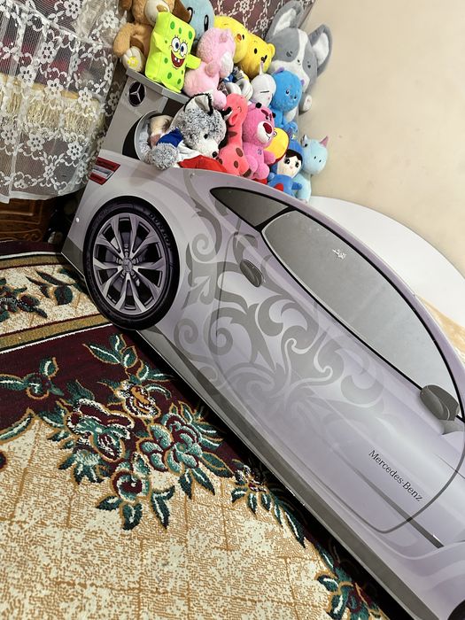 Детская кровать машина