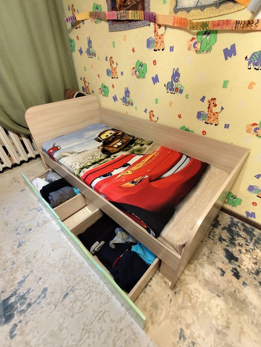 Детская кровать с матрасом