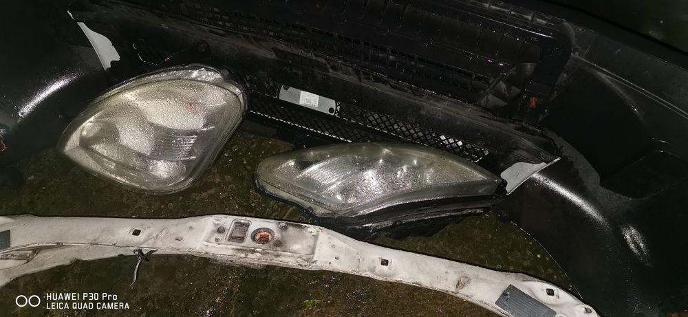 Vând :Bara, Capota, Faruri, Grila, Tragger, Aripi,  Iveco Daily  euro