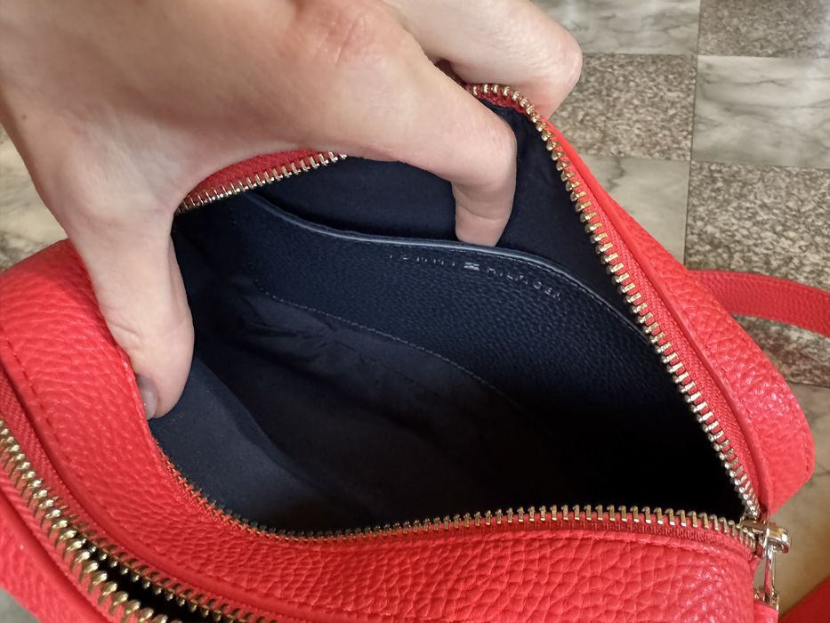 Tommy Hilfiger малка червена чанта crossover bag, като НОВА