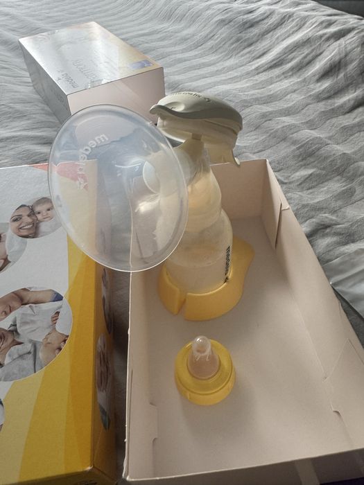 Ръчна помпа Медела Medela  плюс подарък