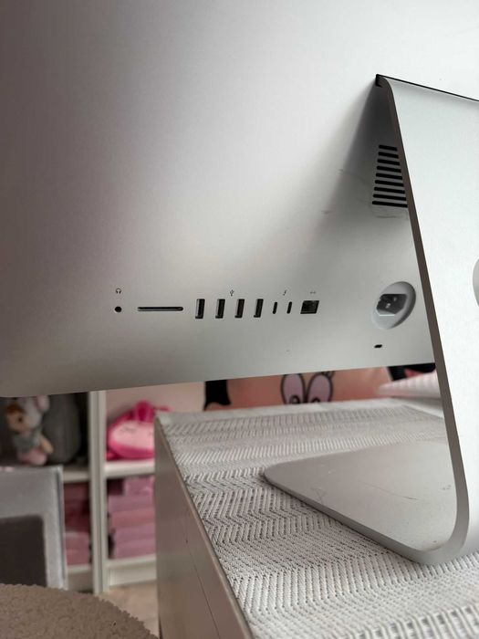 Apple iMac Retina 4K 21.5", QuadCore i3, 8 GB RAM, 1 TB SSD- 4 bucati