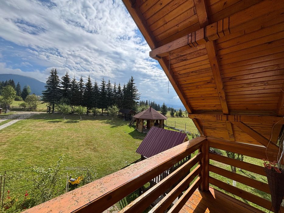 Casa la munte P+1 curte 1800mp și anexe la 10 km de Vatra Dornei