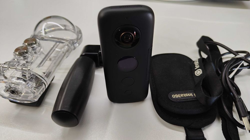 Insta360 ONE X камера с водолазен кейс