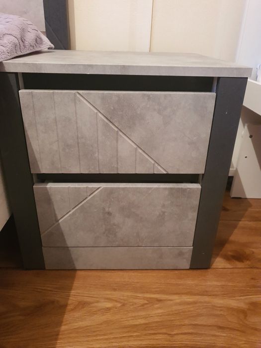 Продам кровать и 2 тумбочки.