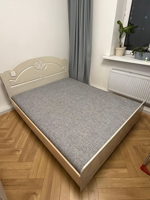 Двуспальная кровать