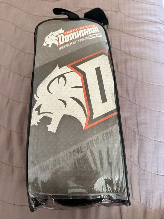 Ръкавици dominator 10 oz + бинтове