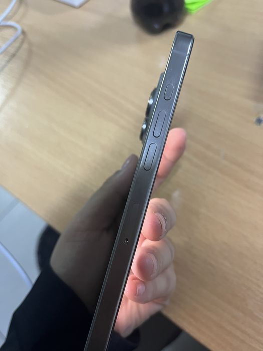 Продаю Iphone 16 pro max 256гб