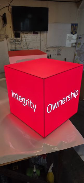 Reclame luminoase ,litere volumetrice ,casete