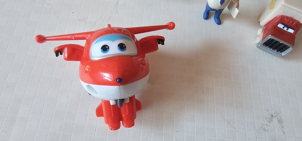 Оригитални трансформиращи се фигурки Супер самолети