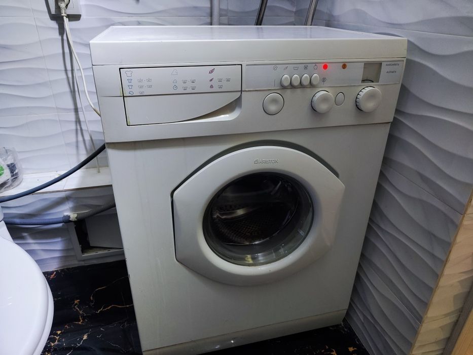 Продам стиральную машину Ariston