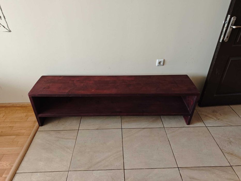 Маса за телевизор от масив