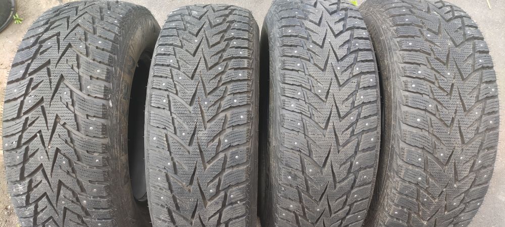 Продам зимние шипованые шины