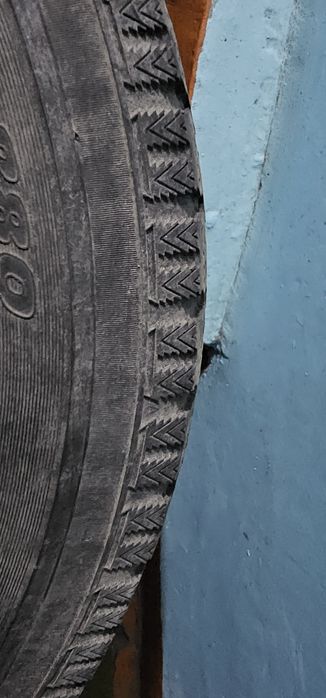 Продам зимние шины Toyo