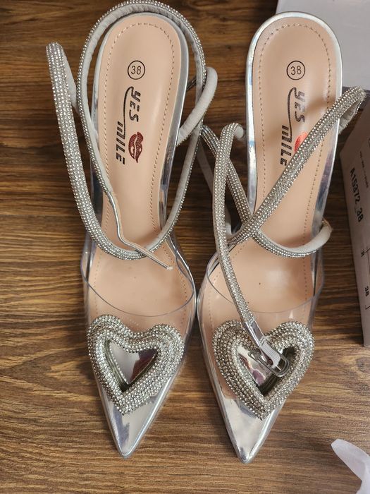 Дамски обувки с ток