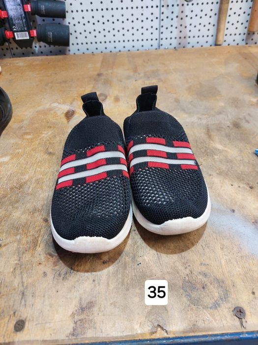 Продам детскую обувь