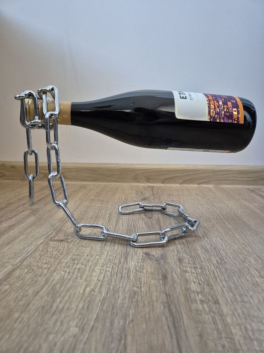 Желязна верижна стойка за бутилка вино
