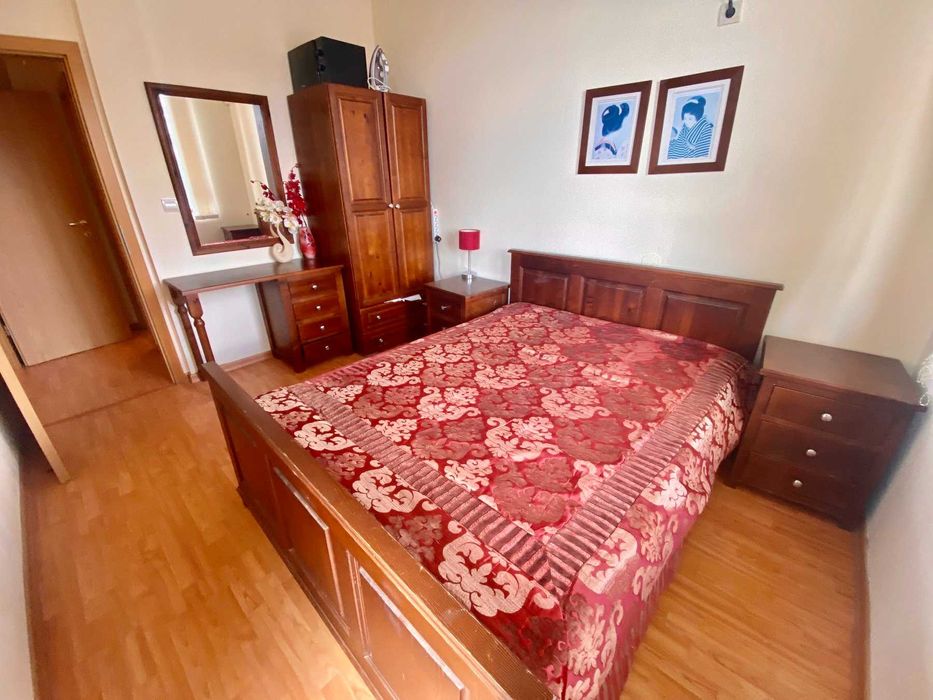 Тристаен апартамент с гледка море в к-с „Райска градина“, Първа линия