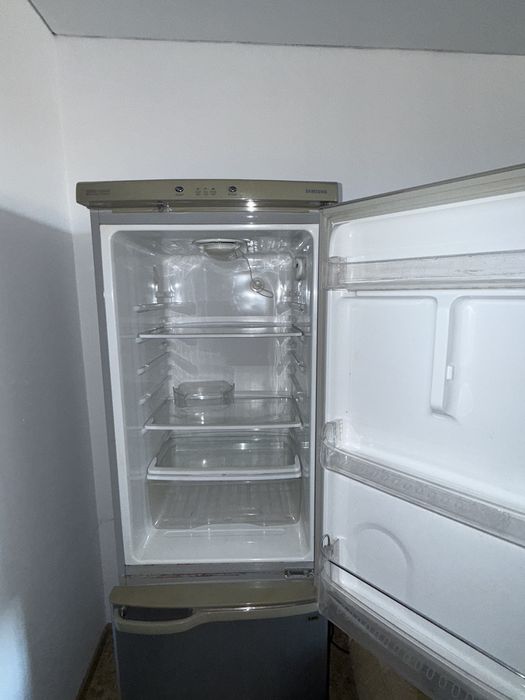 Холодильник Samsung