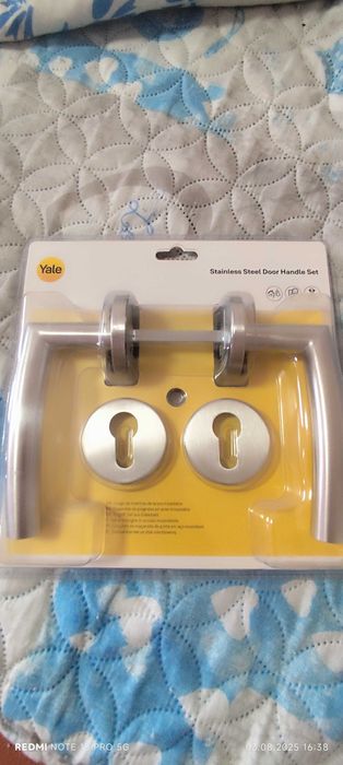 3 броя обков за врати. Нови.