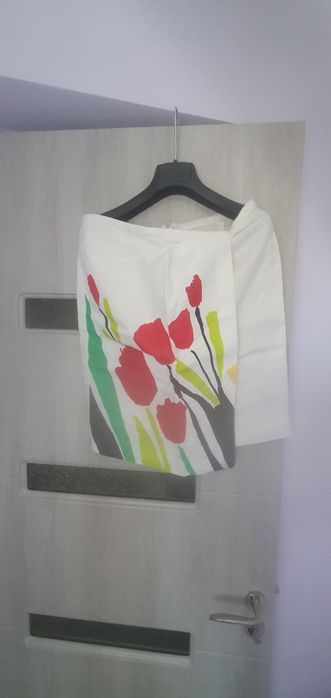 Fusta petrecuta femei