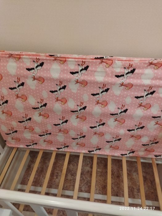 Детская кроватка и камод