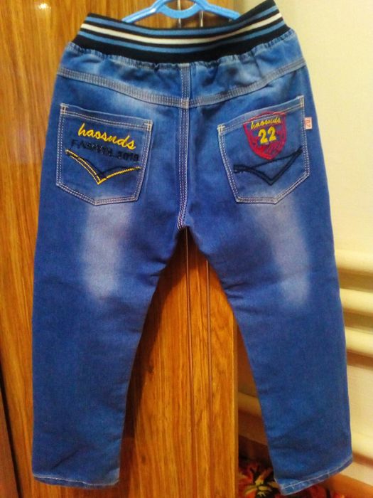 Продам джинсы на мальчика