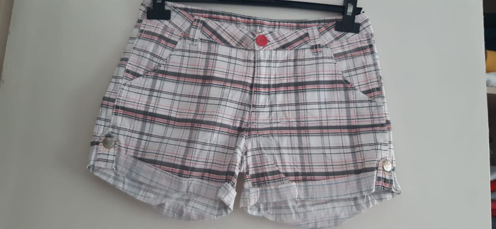 Pantaloni scurți de fete