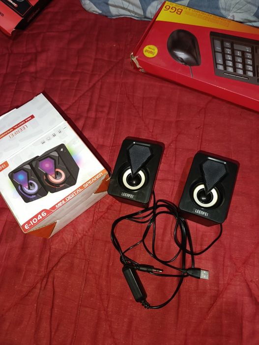 Клавиатура, колонки и мишка