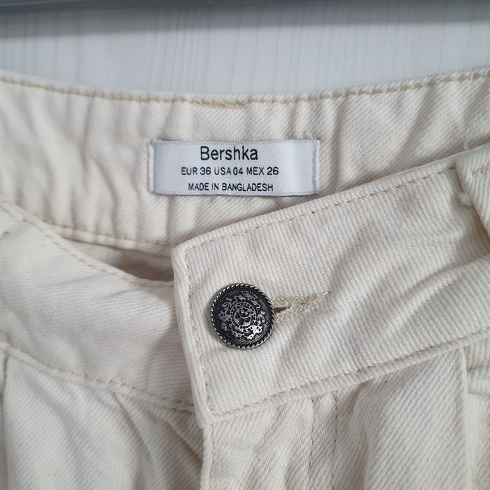 Blugi cu talie înaltă