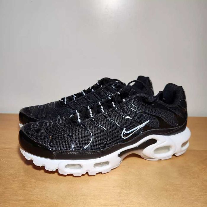 НОВИ! / Nike / AirMax TN / Black & White