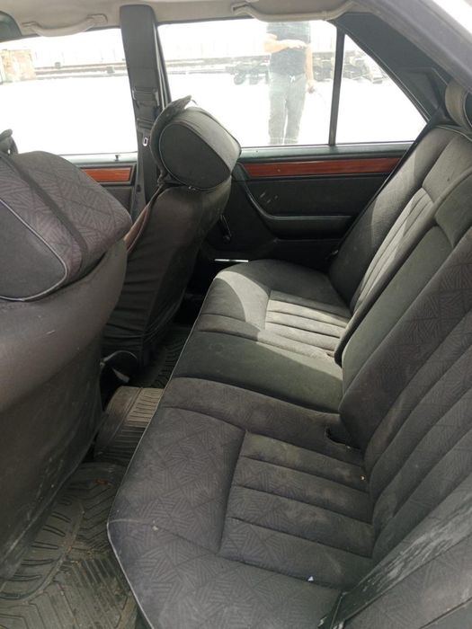 Мерседес w124 E300D на разбор