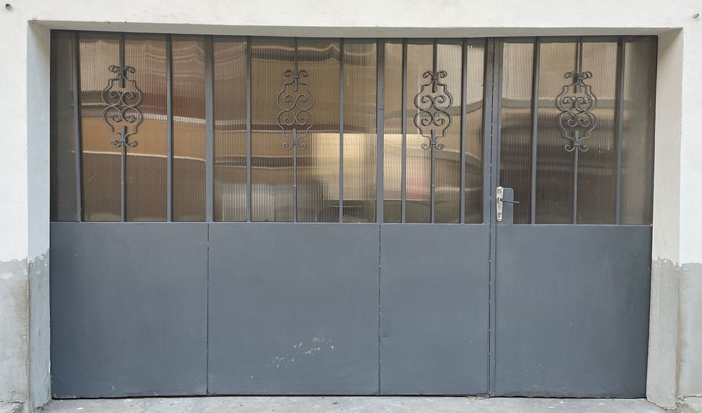 Poartă de fier.Preț 2000 de lei,usor negociabil.Detalii in descriere.