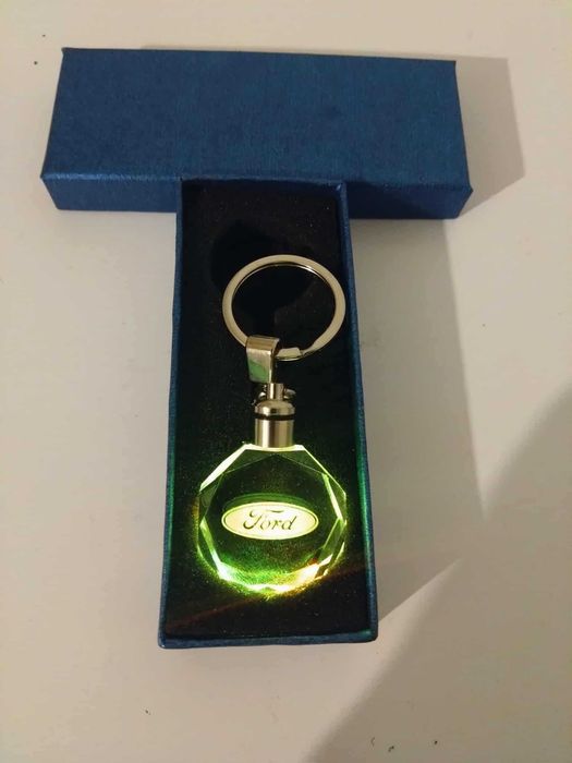 Breloc auto din cristal cu LED - Logo Ford