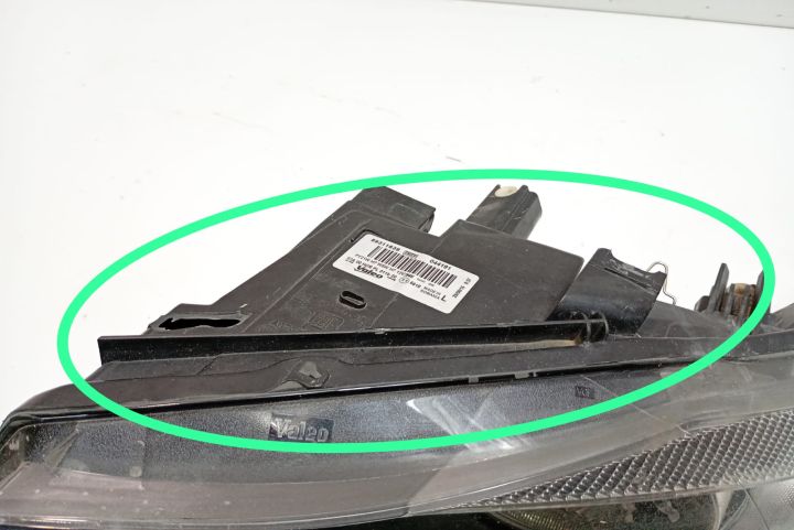 Far stanga Doua prinderi rupte Murdărie in interior 89311639 BMW Ser