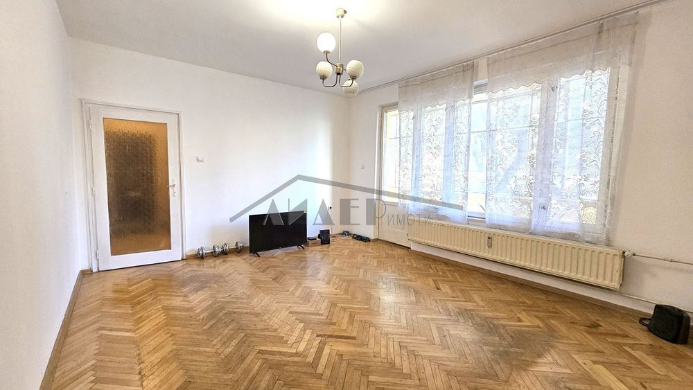 Продава се Тристаен апартамент в Пловдив, Кършияка - 88 кв.м за 1898 €/кв.м - Снимка #1