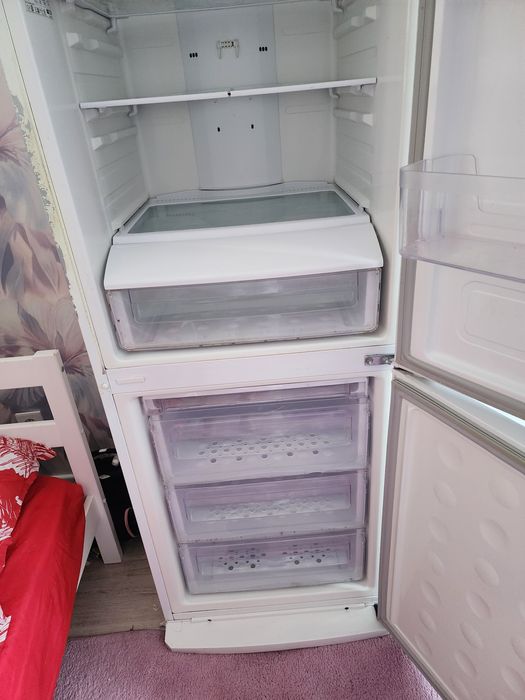 Холодильник Samsung