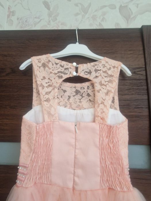 Продаю праздничное платье для девочки