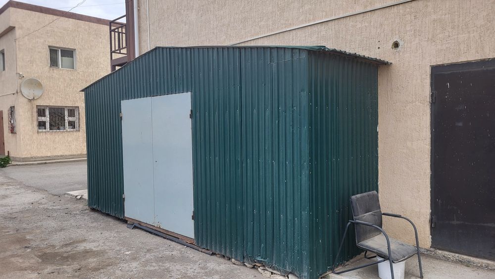 Металлическая пристройка из профнастила