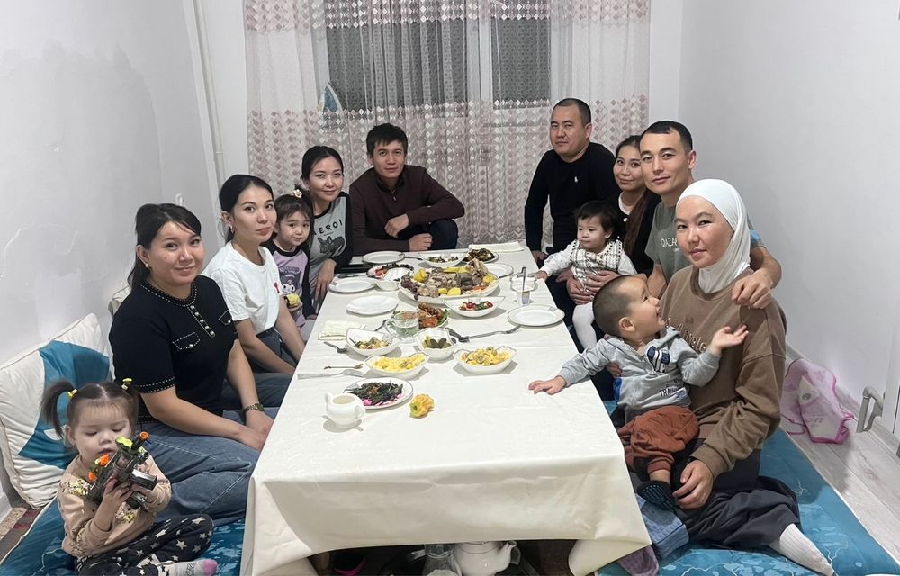 вечерние платья 10000