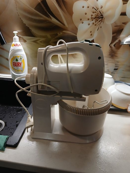 Миксер кухонный.