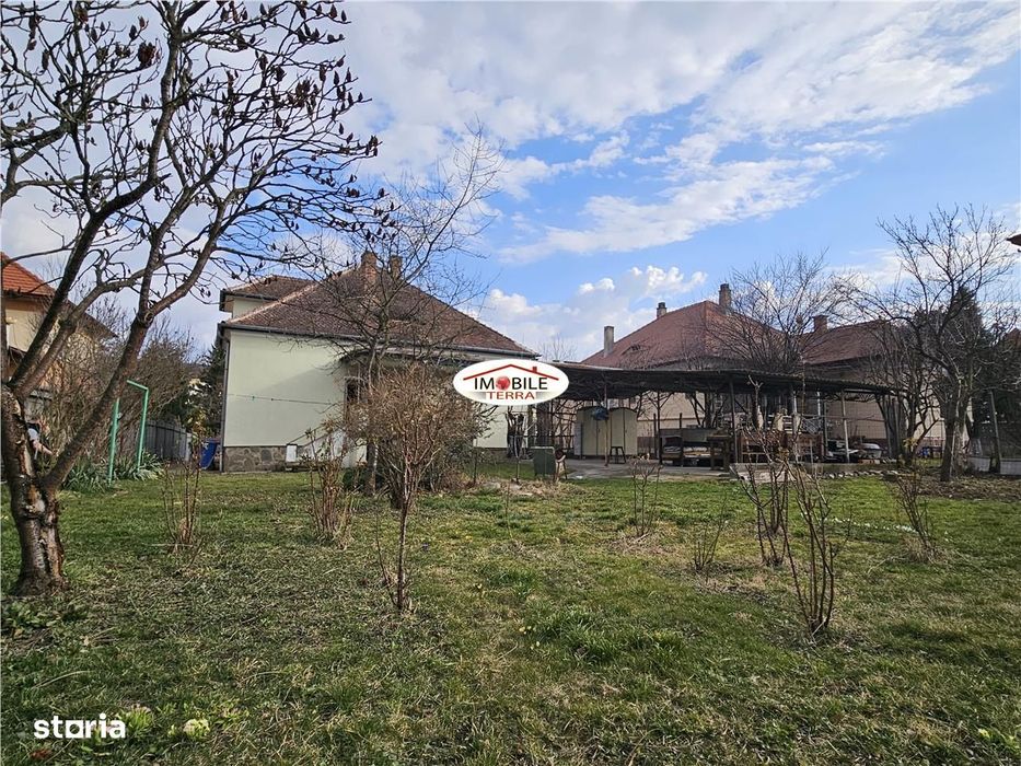 Casa cu 900 mp teren zona Calea Poplacii aproape de Parcul Sub Arini