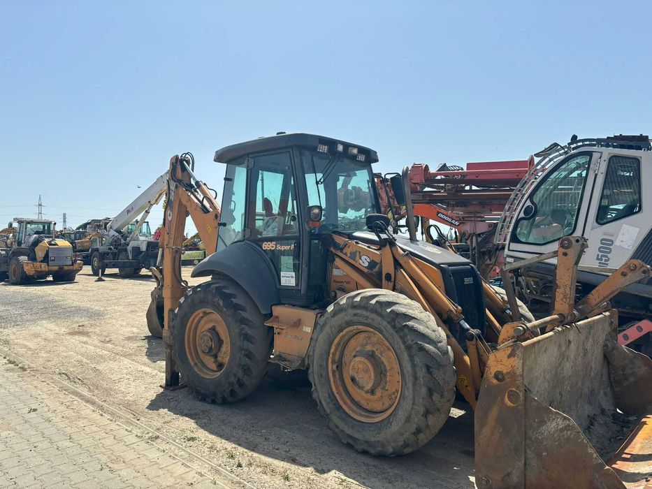 Dezmembrez Buldoexcavator Case 695 Super R , 2008