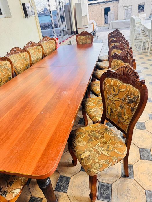 Стол стул……………..